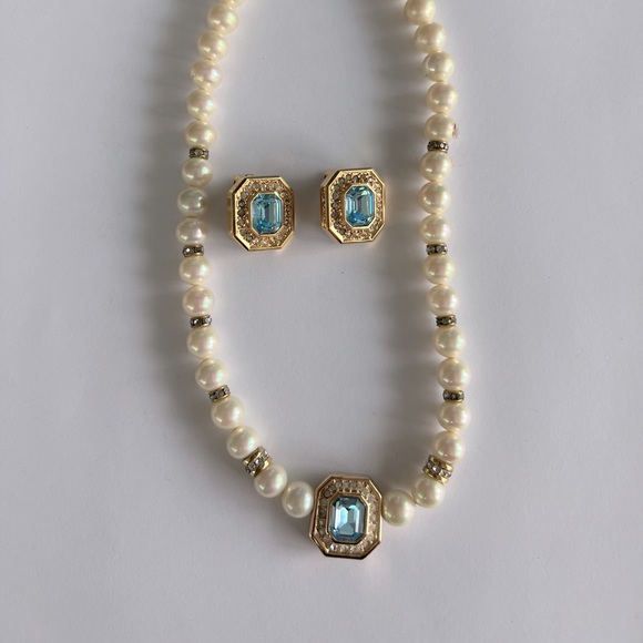 Vintage Christian Dior necklace and earring set with box - Picture 7 of 10